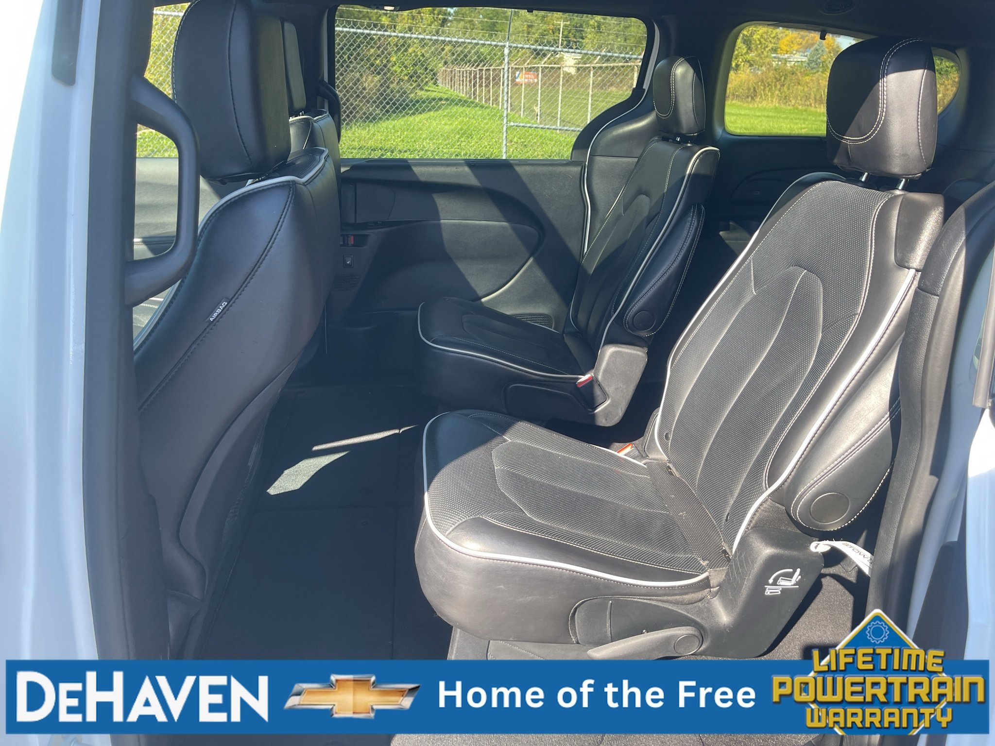 Used 2025 Chrysler Pacifica Limited FWD image 25