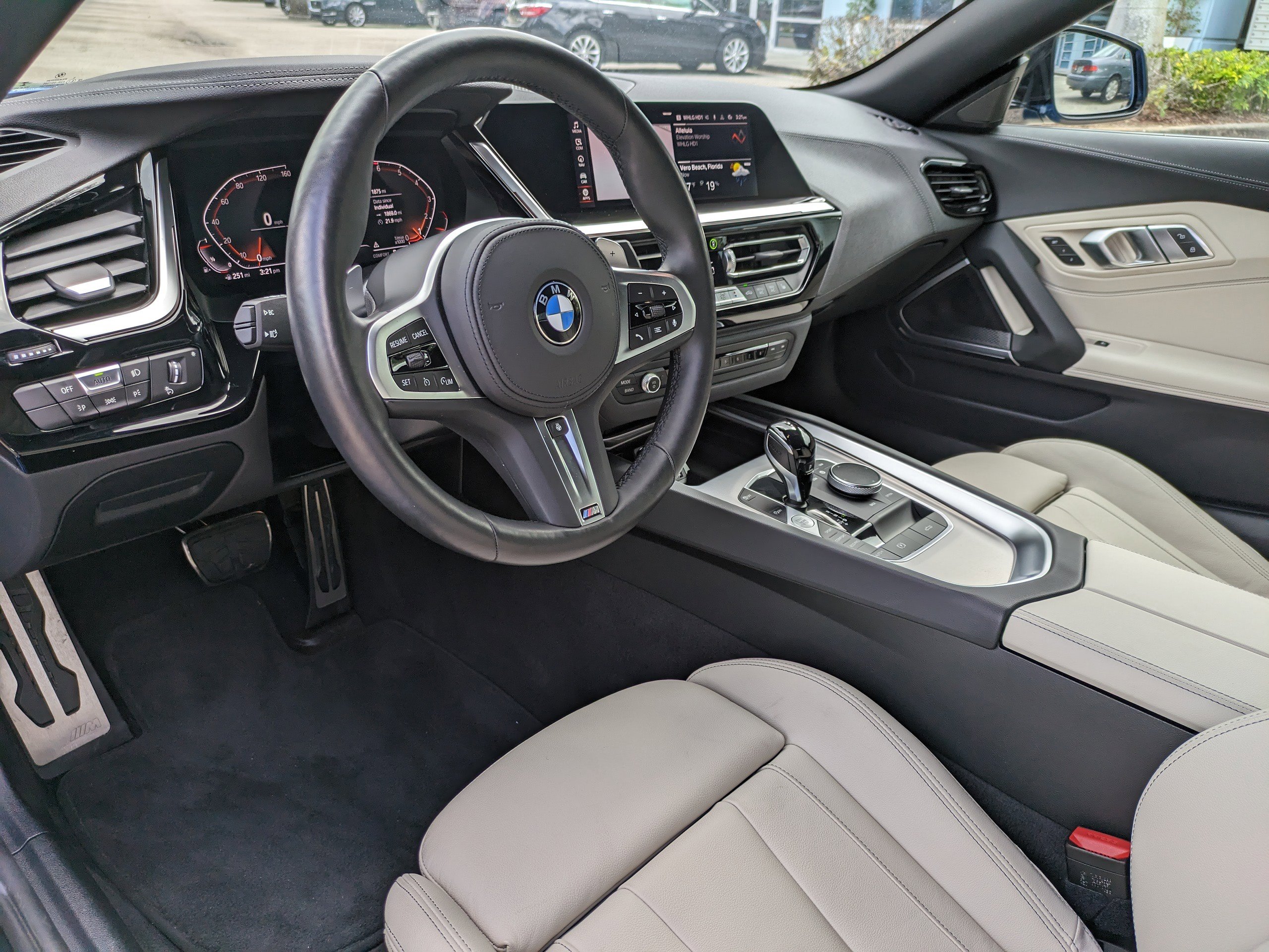Used 2022 BMW Z4 sDrive30i w/ M Sport Package RWD image 15