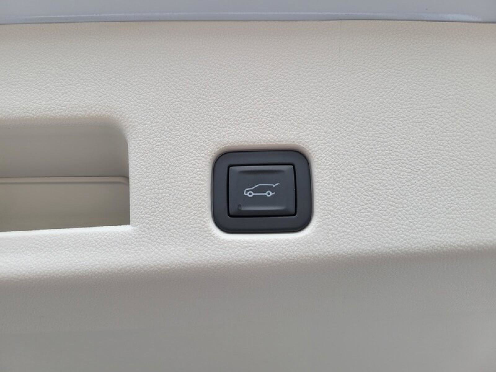 New 2026 GMC Acadia Denali w/ Super Cruise Package image 9