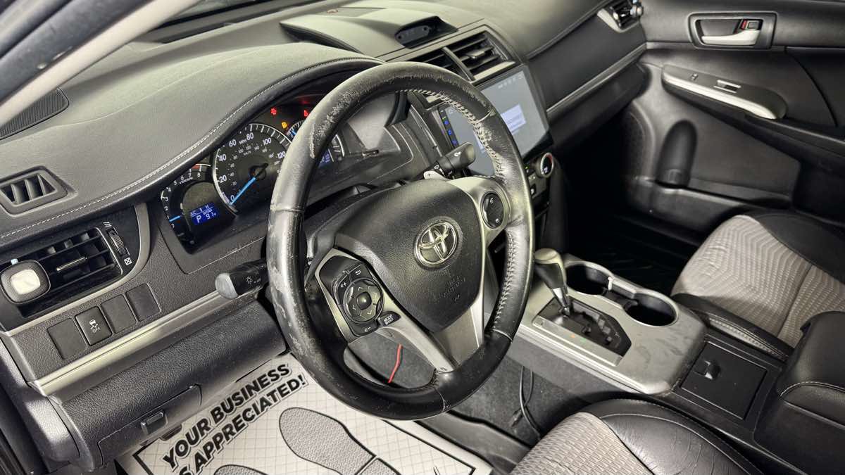 Used 2014 Toyota Camry SE FWD image 13