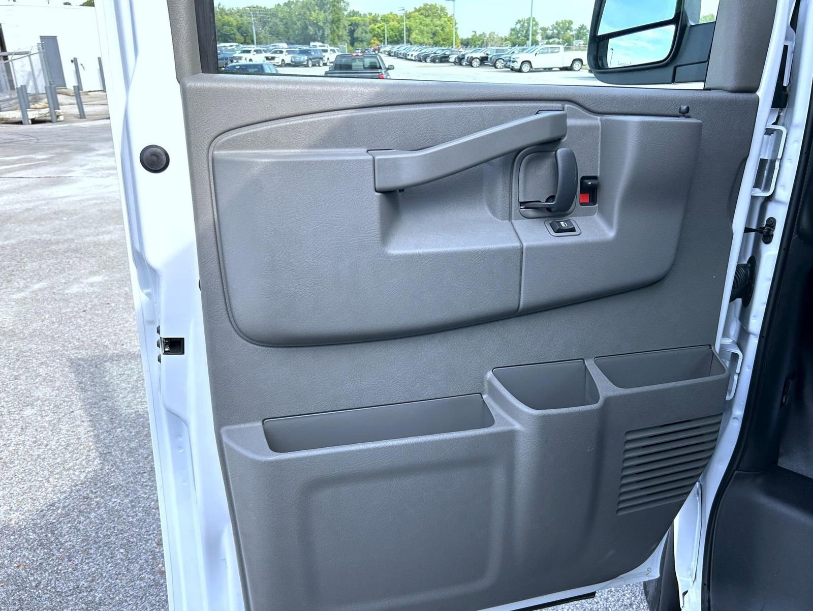 New 2025 Chevrolet Express 2500 Work Van w/ Safety Package RWD image 9