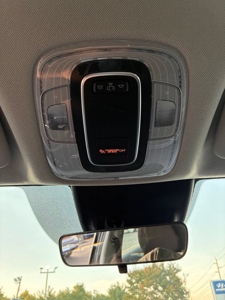 Used 2025 Hyundai Elantra SE FWD image 35