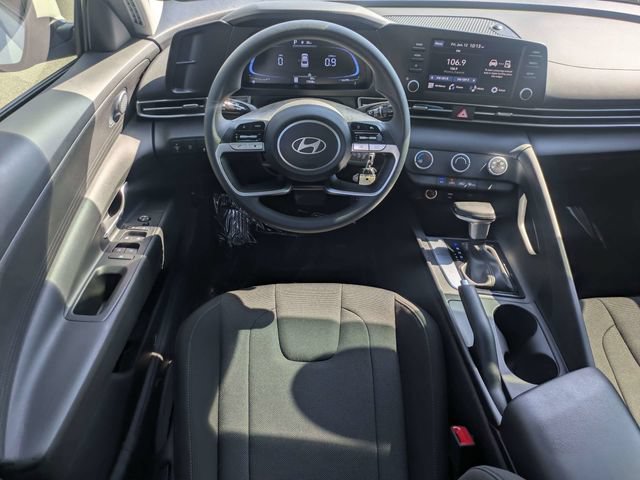 Used 2025 Hyundai Elantra SE FWD image 15