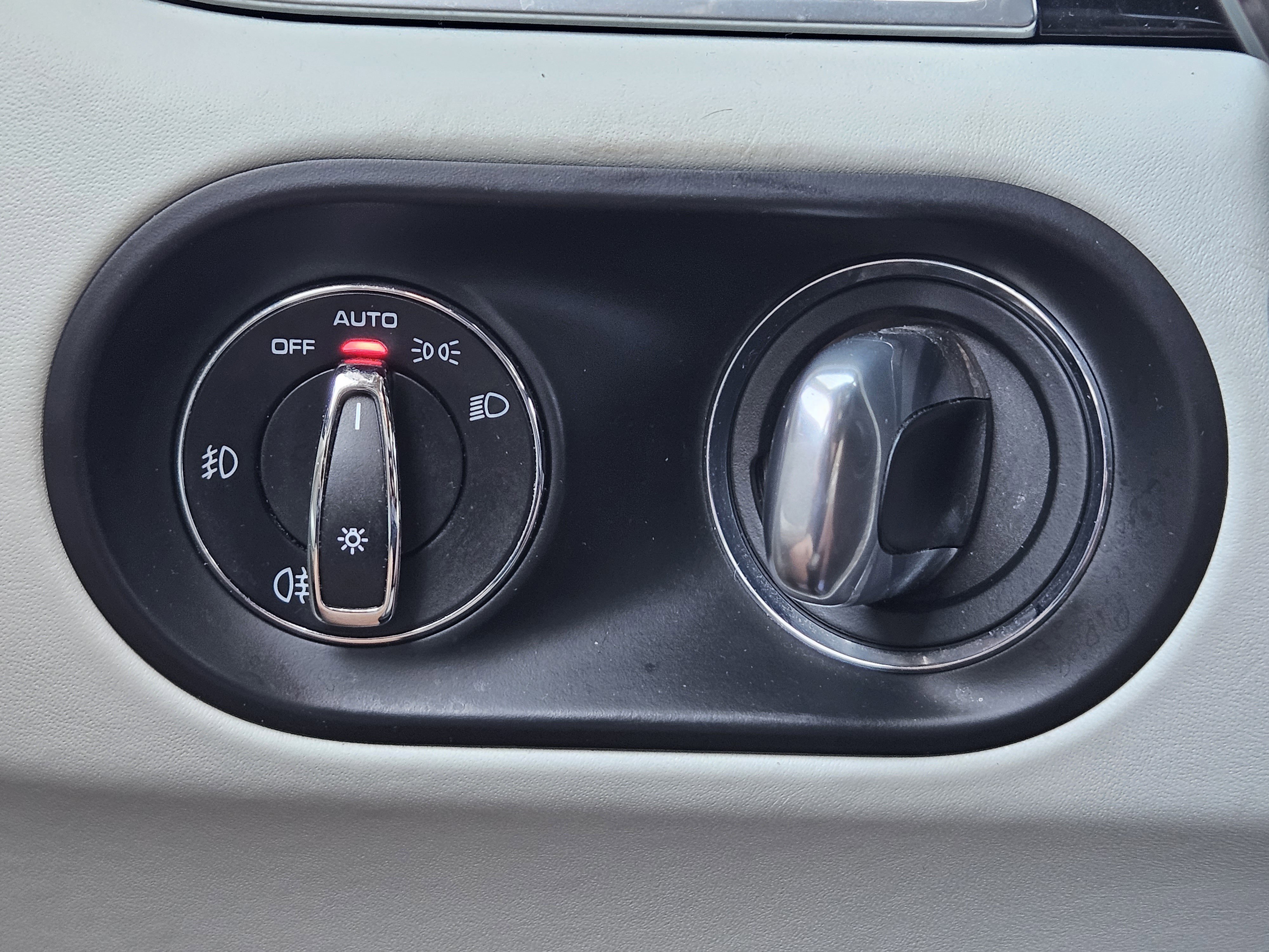 Used 2017 Porsche Macan S image 21