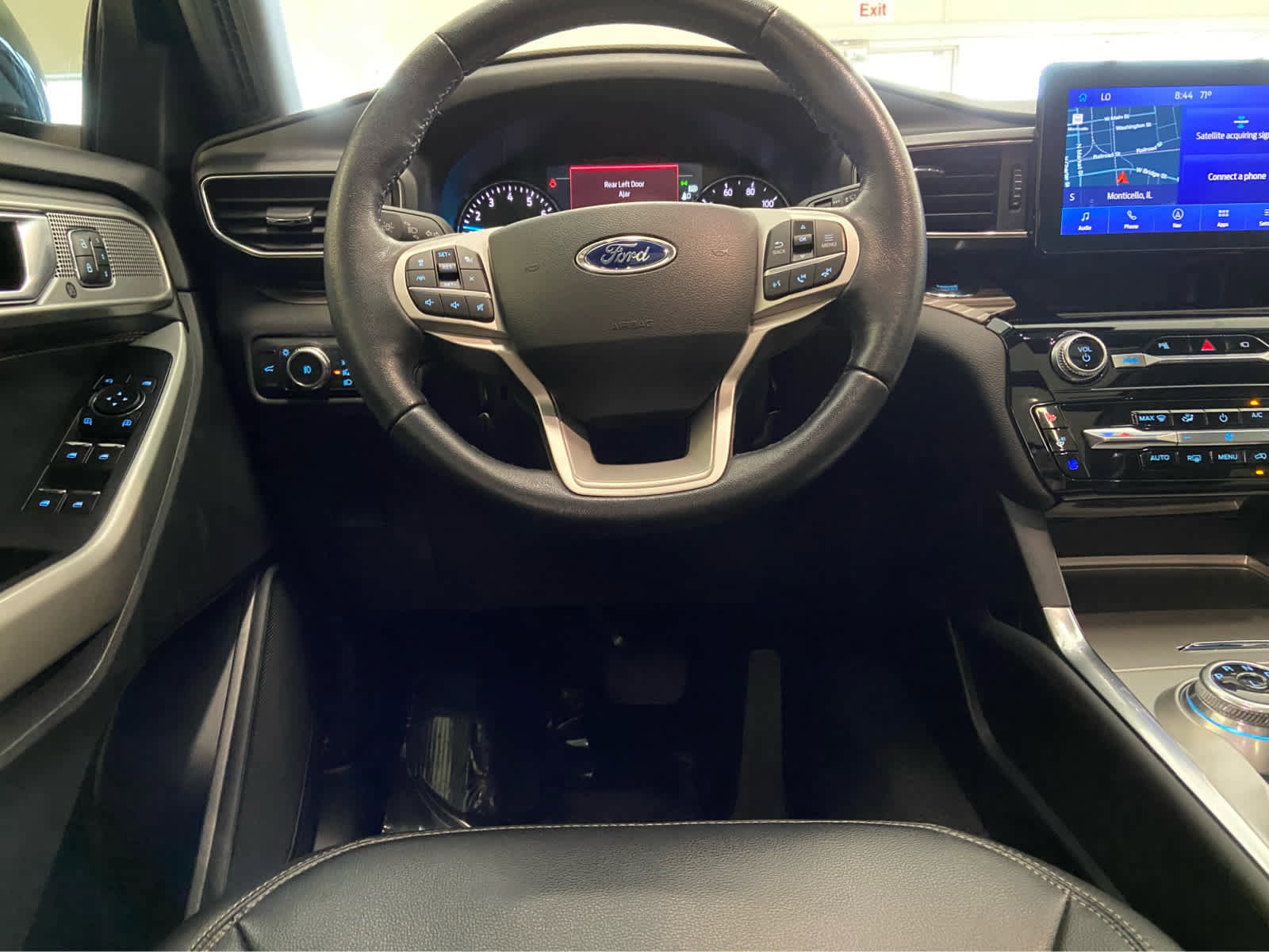 Used 2022 Ford Explorer Limited w/ Equipment Group 301A AWD/4WD image 25