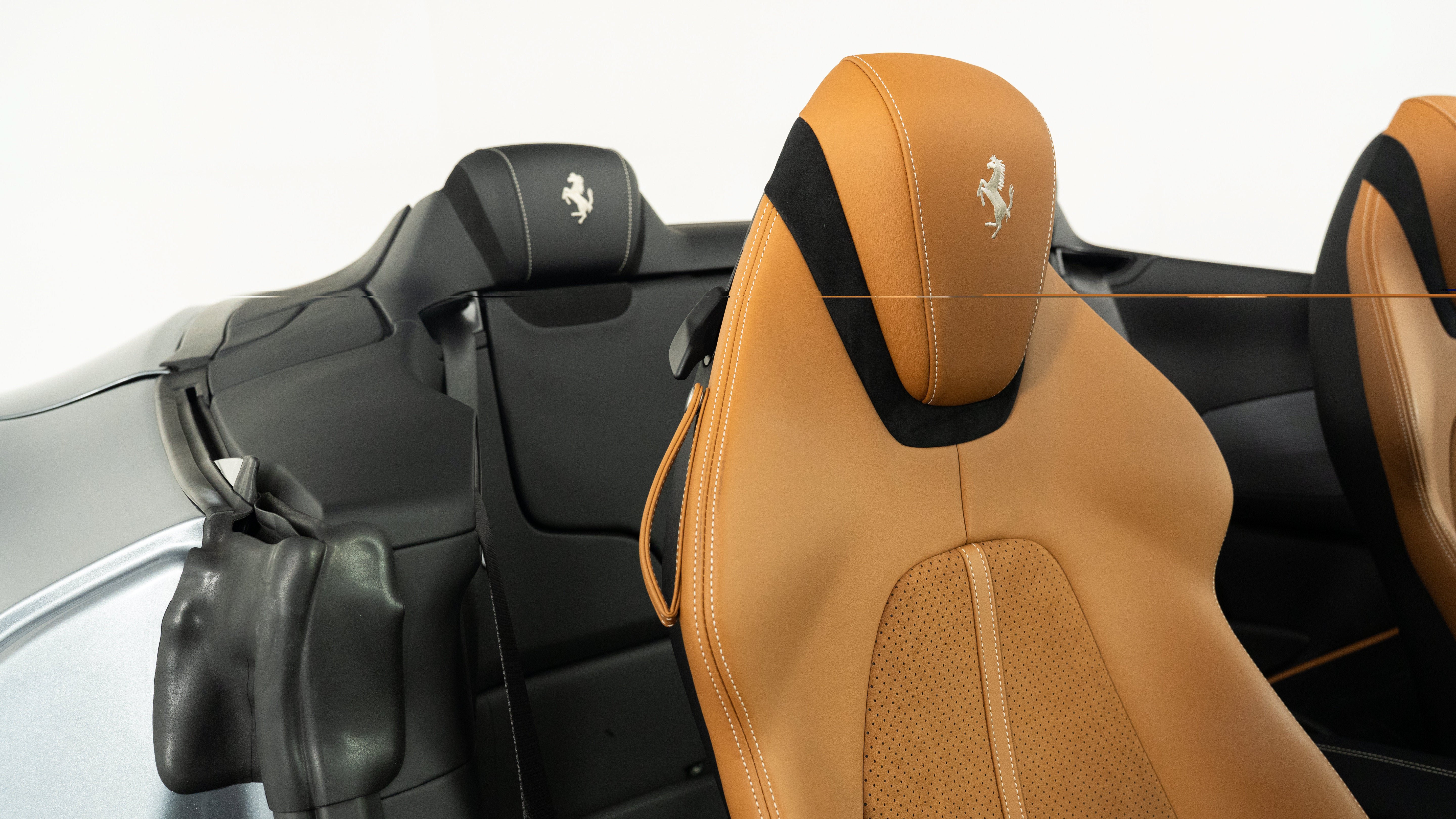 Certified 2025 Ferrari Roma Spider RWD image 32