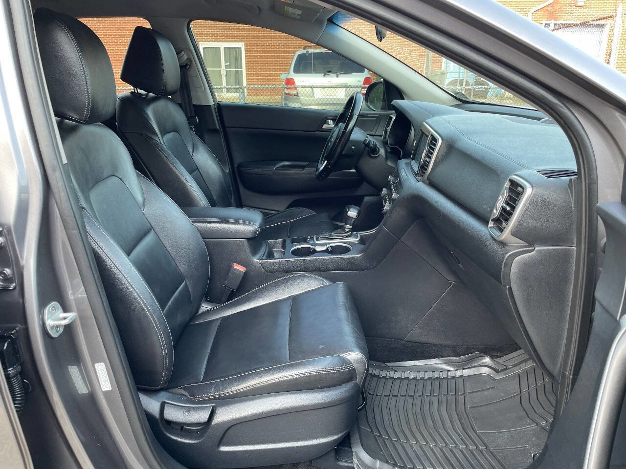 Used 2017 Kia Sportage EX image 32