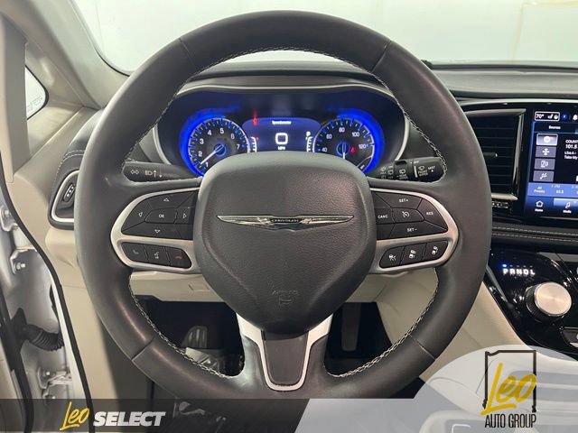 Used 2024 Chrysler Pacifica Touring-L AWD/4WD image 18
