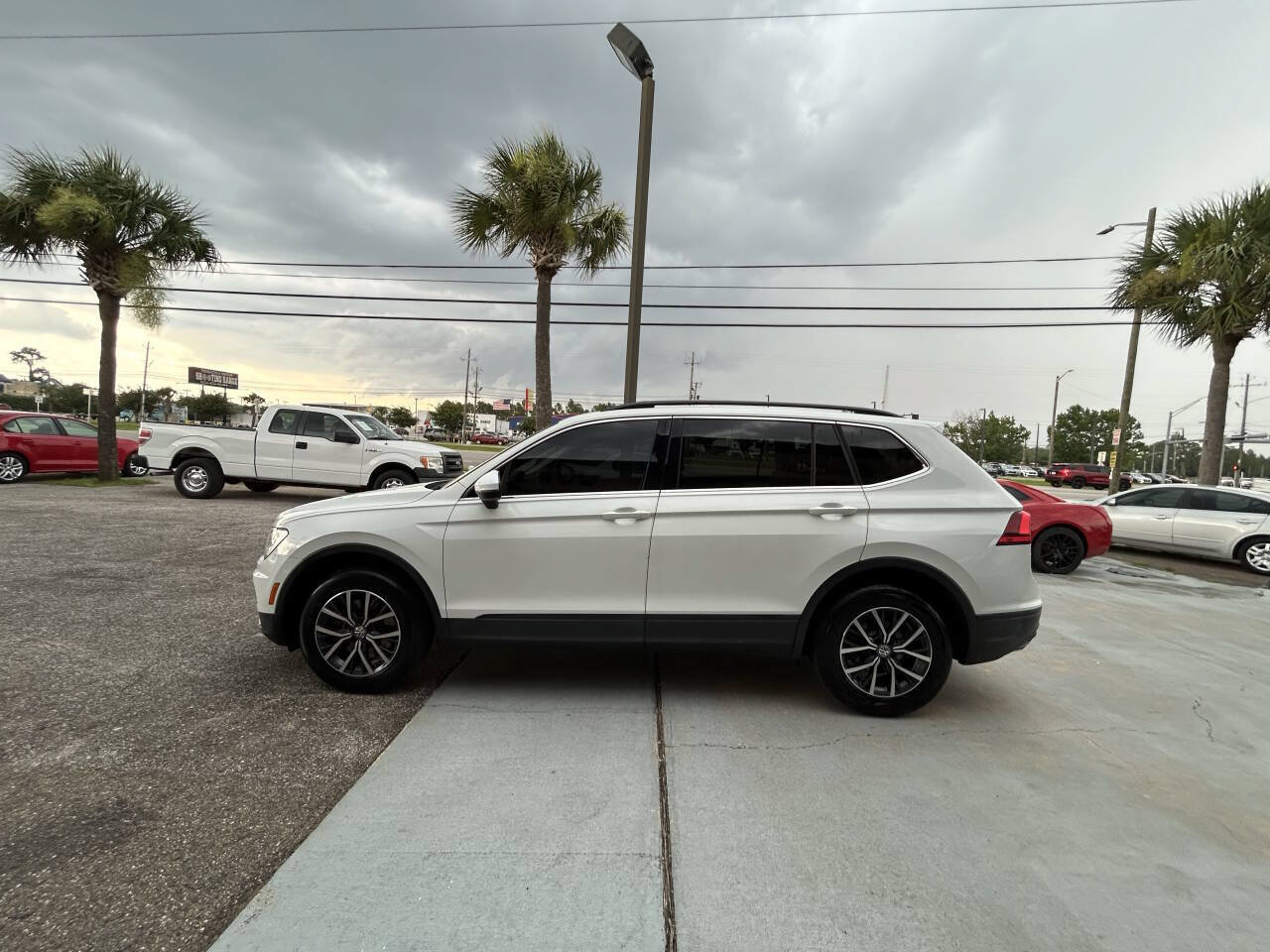 Used 2019 Volkswagen Tiguan SE FWD image 5