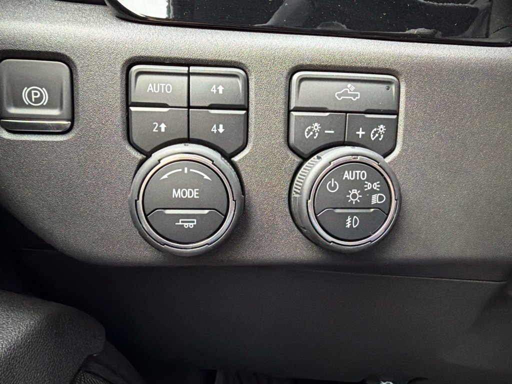 Used 2025 Chevrolet Silverado 1500 LT Trail Boss w/ Convenience Package II AWD/4WD image 22