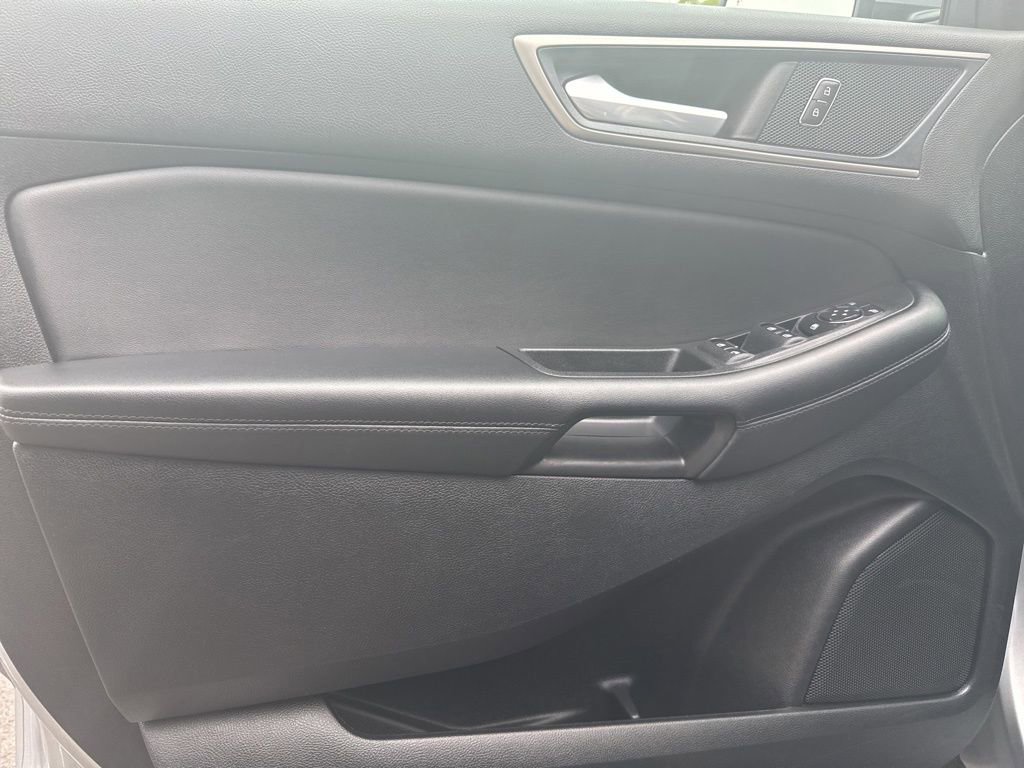 Used 2024 Ford Edge SEL image 13