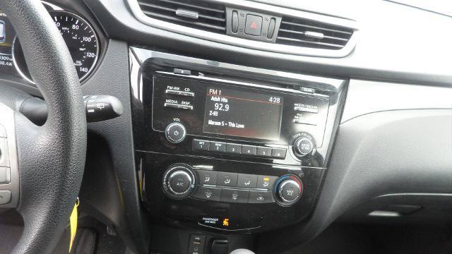 Used 2015 Nissan Rogue S AWD/4WD image 21