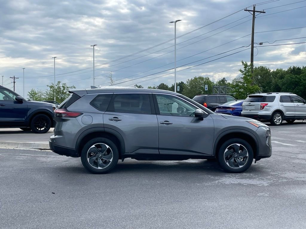 Used 2024 Nissan Rogue SV AWD/4WD image 8