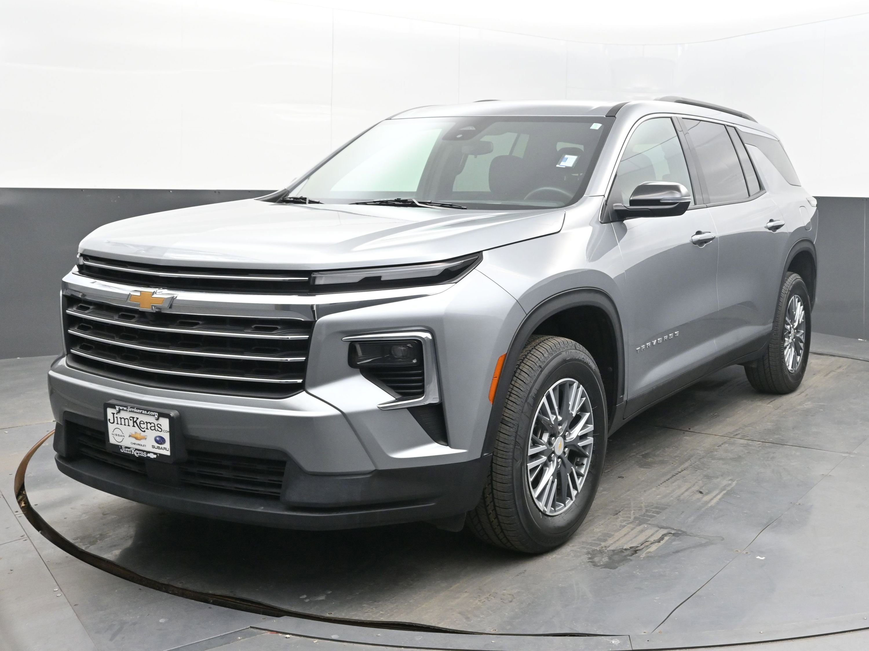 Used 2025 Chevrolet Traverse LT image 4