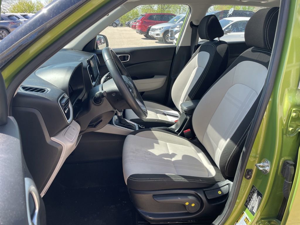 Used 2024 Hyundai Venue SEL FWD image 8