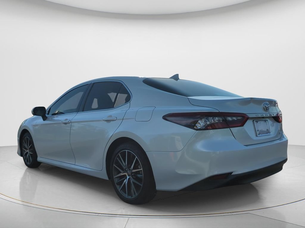 Used 2021 Toyota Camry XLE FWD image 7