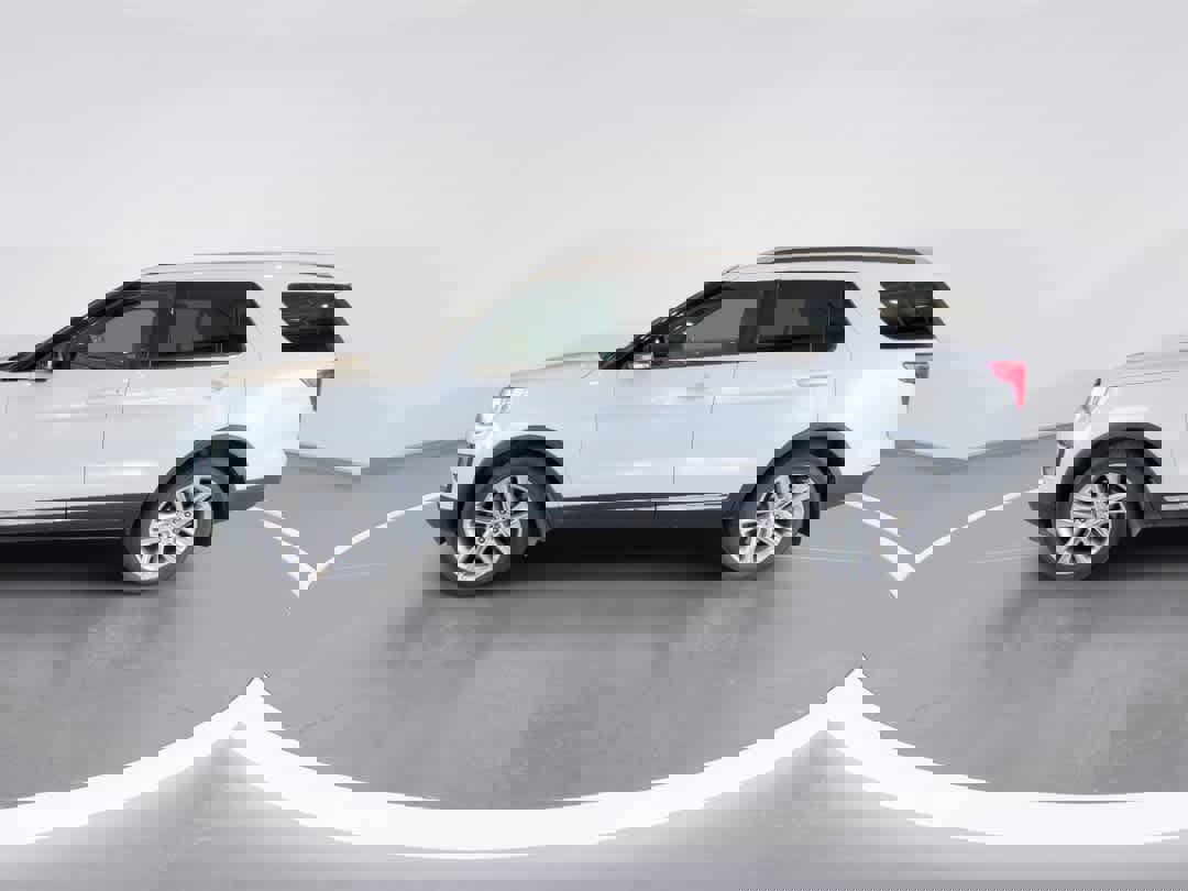 Used 2016 Ford Explorer XLT w/ Equipment Group 202A image 5