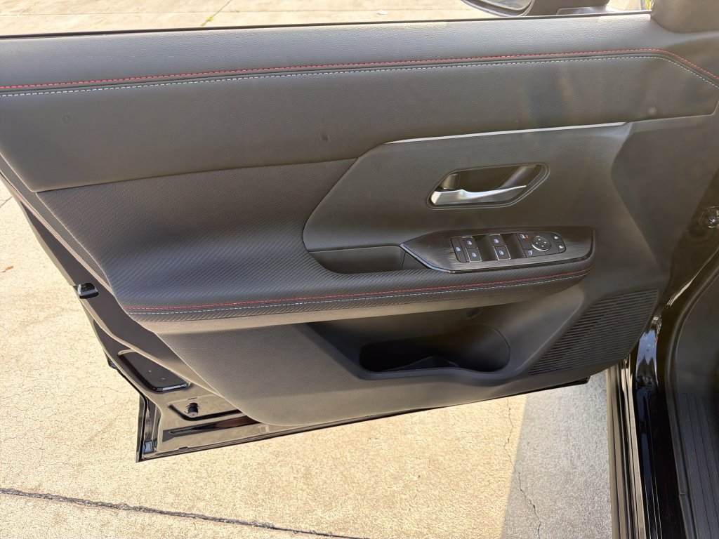 New 2026 Nissan Kicks SR w/ Cold Weather Package FWD image 16