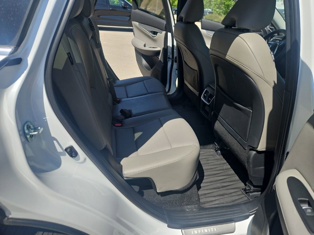 Used 2023 INFINITI QX50 Luxe AWD/4WD image 16