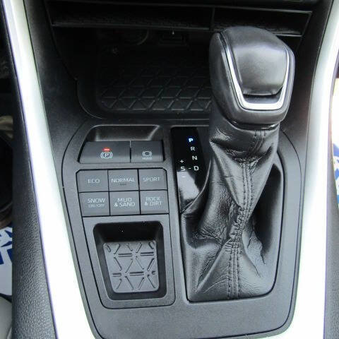 Used 2021 Toyota RAV4 XLE Premium image 12