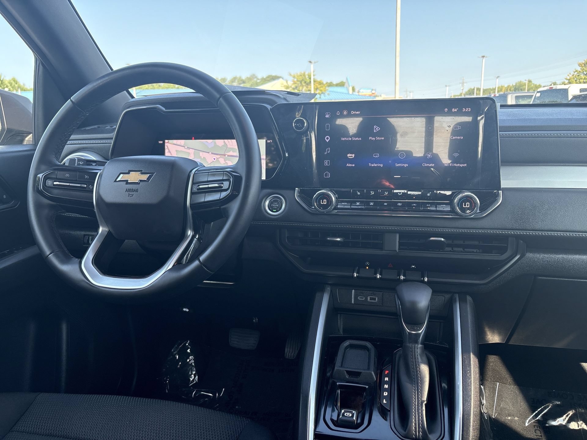 Used 2025 Chevrolet Colorado LT RWD image 3