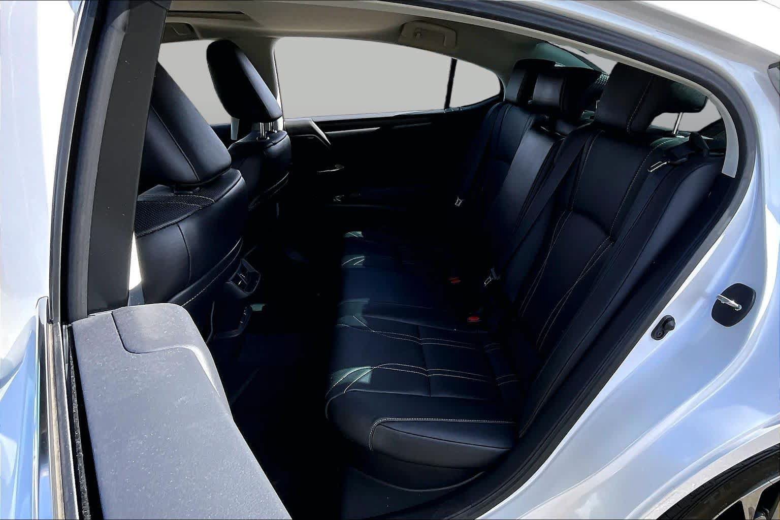 Used 2024 Lexus ES 300h w/ Luxury Package FWD image 20