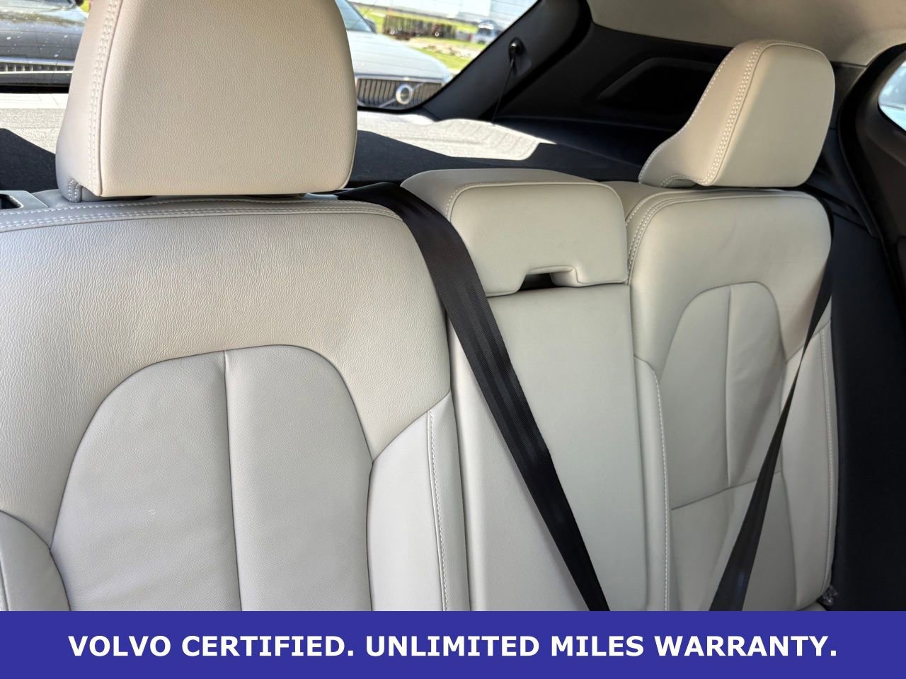 Certified 2024 Volvo XC40 B5 Ultimate w/ Protection Package Premier image 33