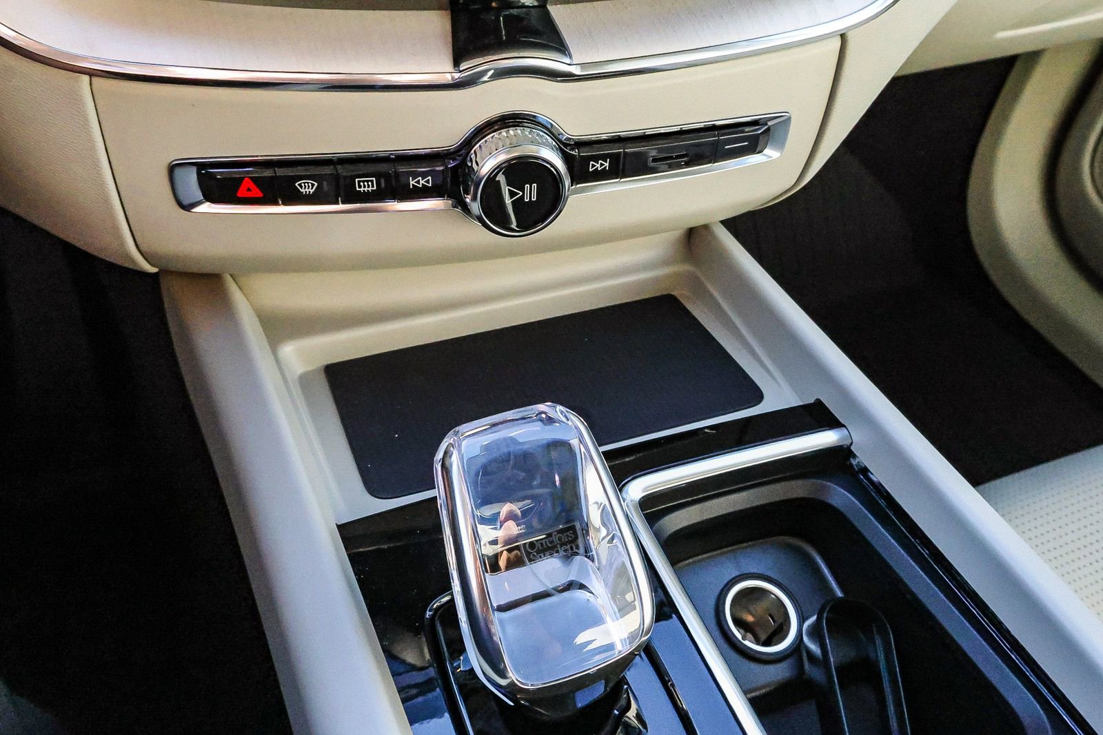 New 2026 Volvo XC60 T8 Ultra w/ Climate Package image 35