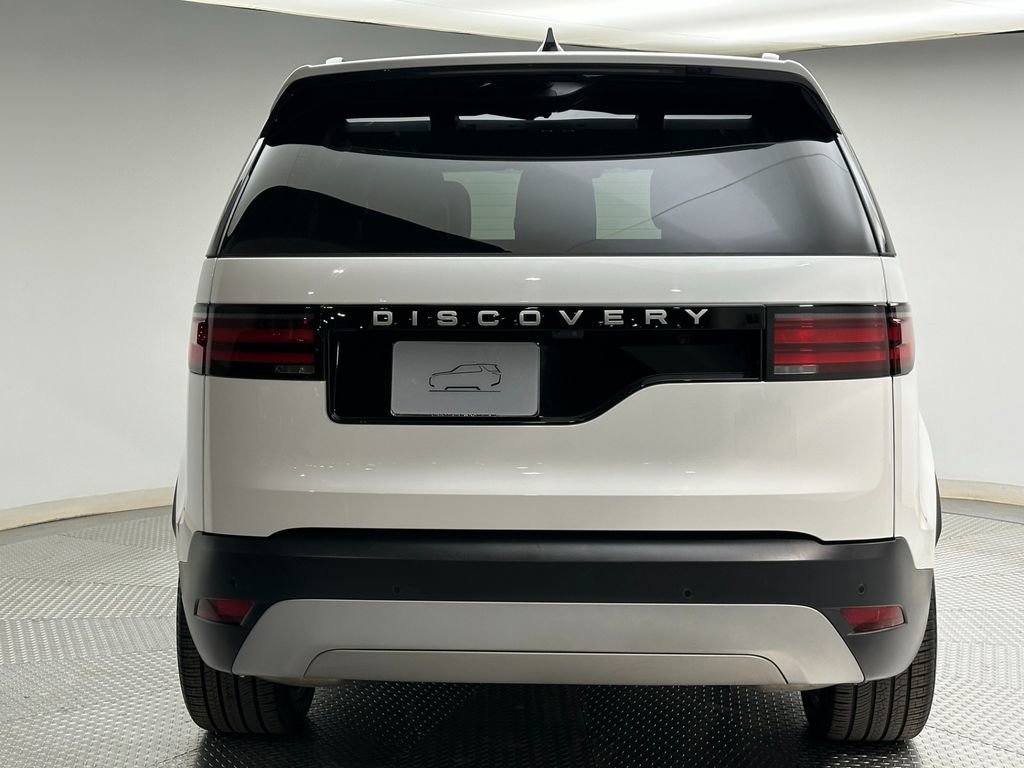 Certified 2025 Land Rover Discovery S AWD/4WD image 4