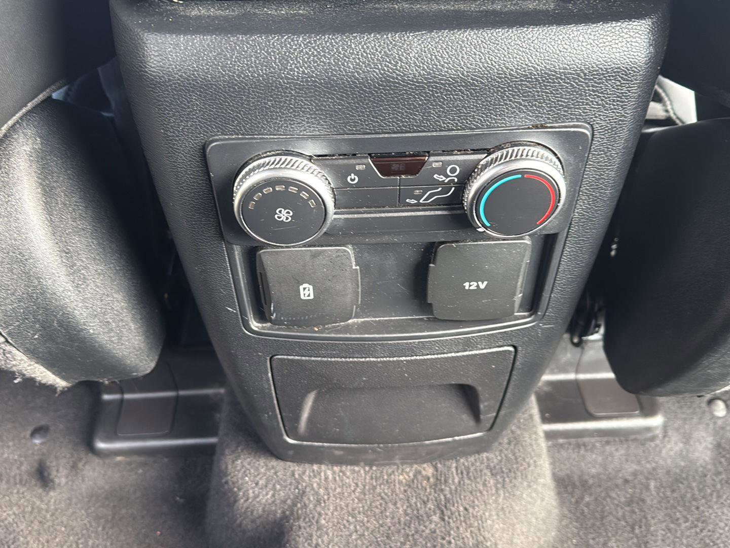 Used 2022 Ford Explorer XLT w/ Equipment Group 202A image 8