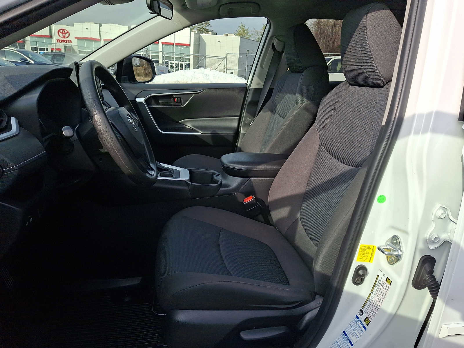 Used 2022 Toyota RAV4 LE image 11