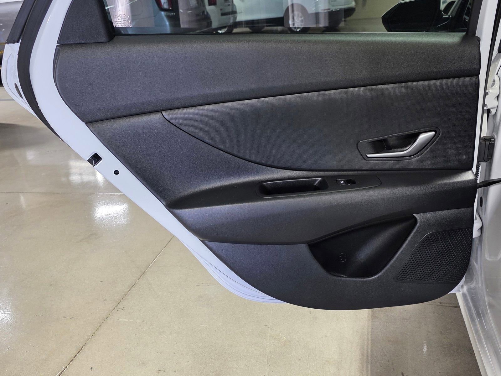 Used 2025 Hyundai Elantra SE image 10