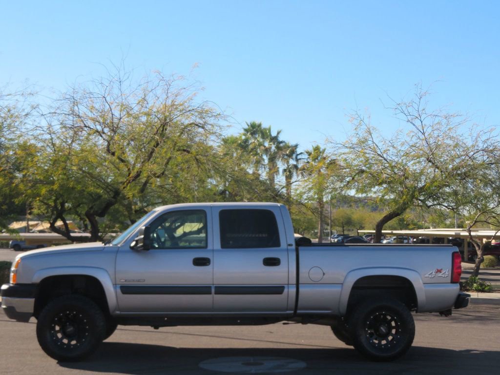 Used 2004 Chevrolet Silverado 2500 LS w/ Skid Plate Package AWD/4WD image 2