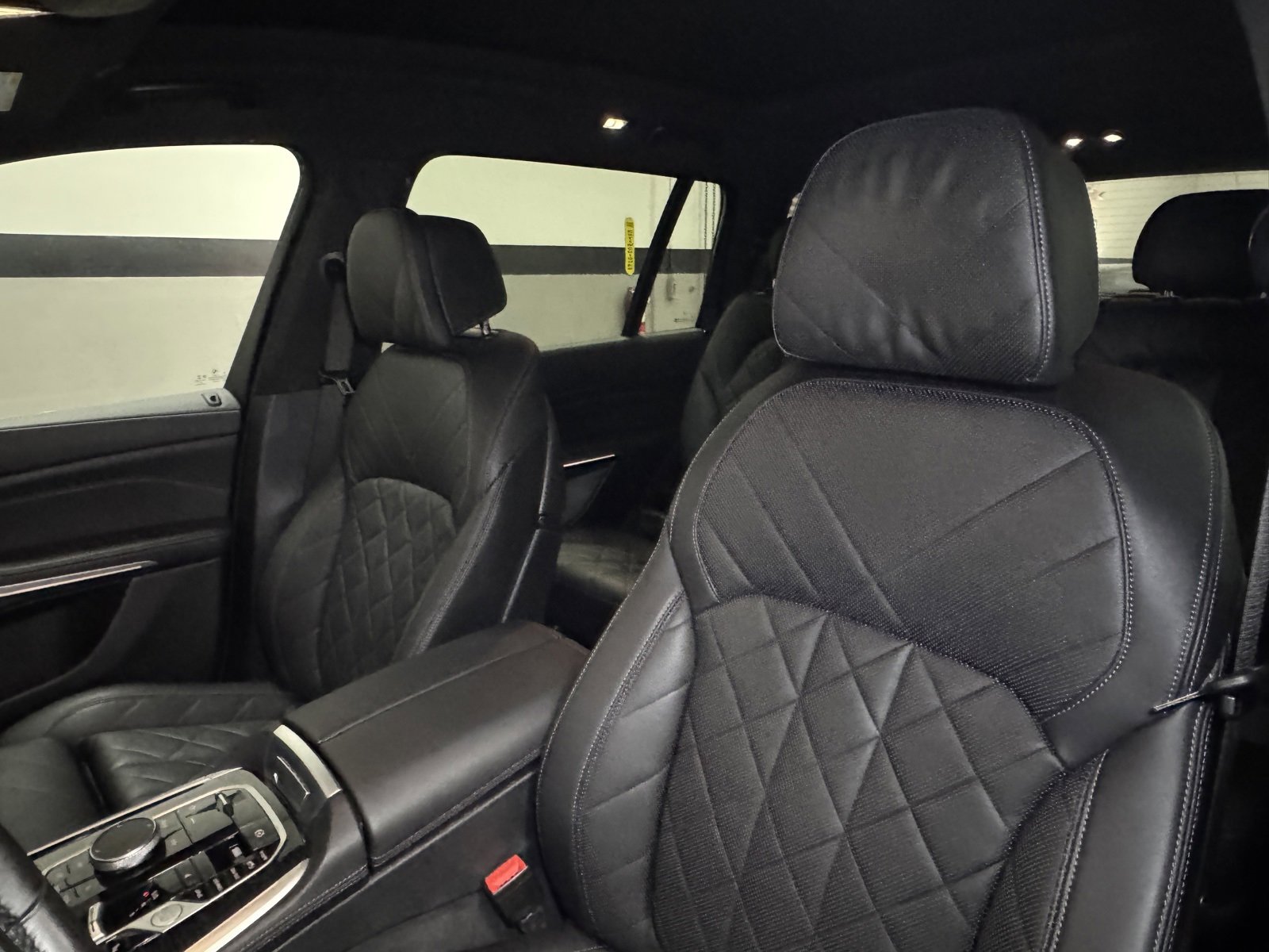 Used 2023 BMW X7 xDrive40i w/ M Sport Package image 25