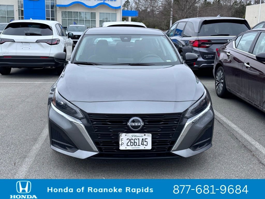 Used 2024 Nissan Altima 2.5 SV image 2