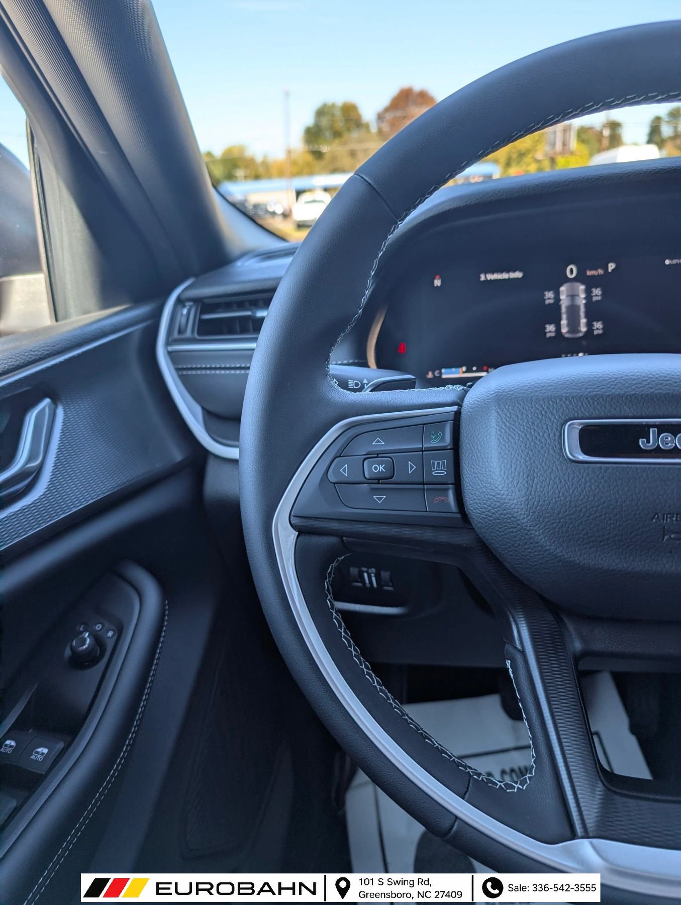 Used 2025 Jeep Grand Cherokee Laredo X AWD/4WD image 21
