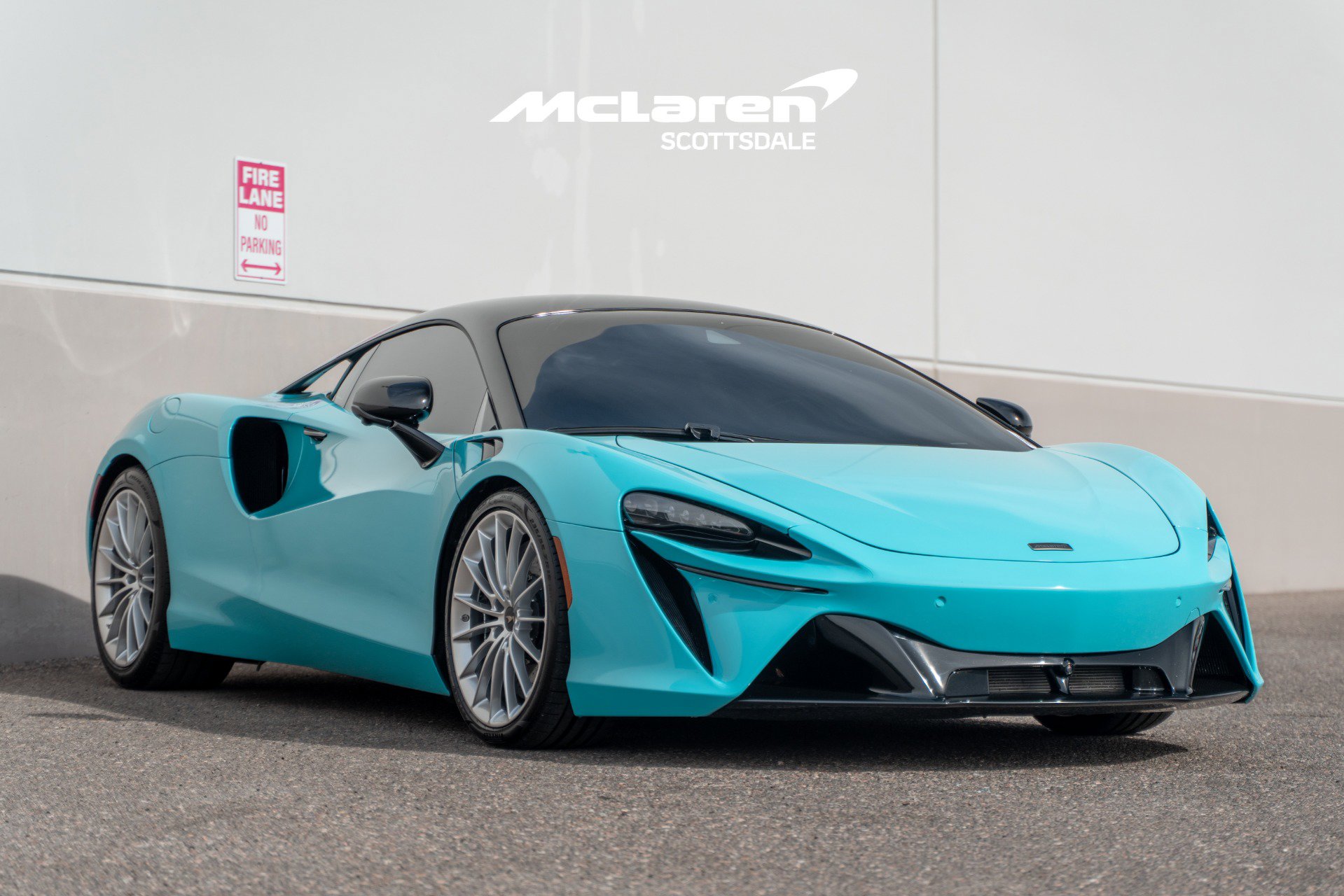 Used 2025 McLaren Artura image 9