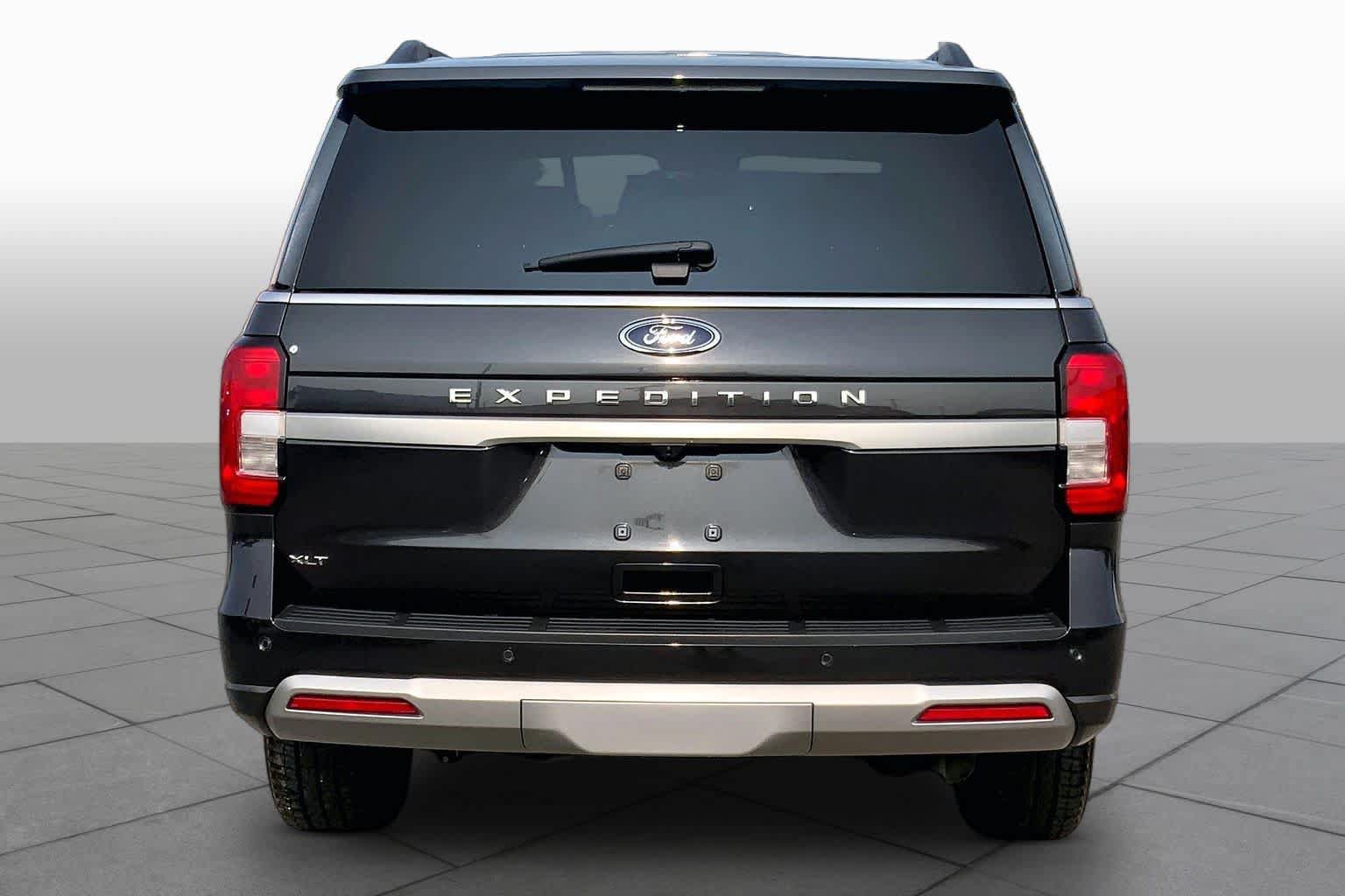 Used 2023 Ford Expedition XLT RWD image 5