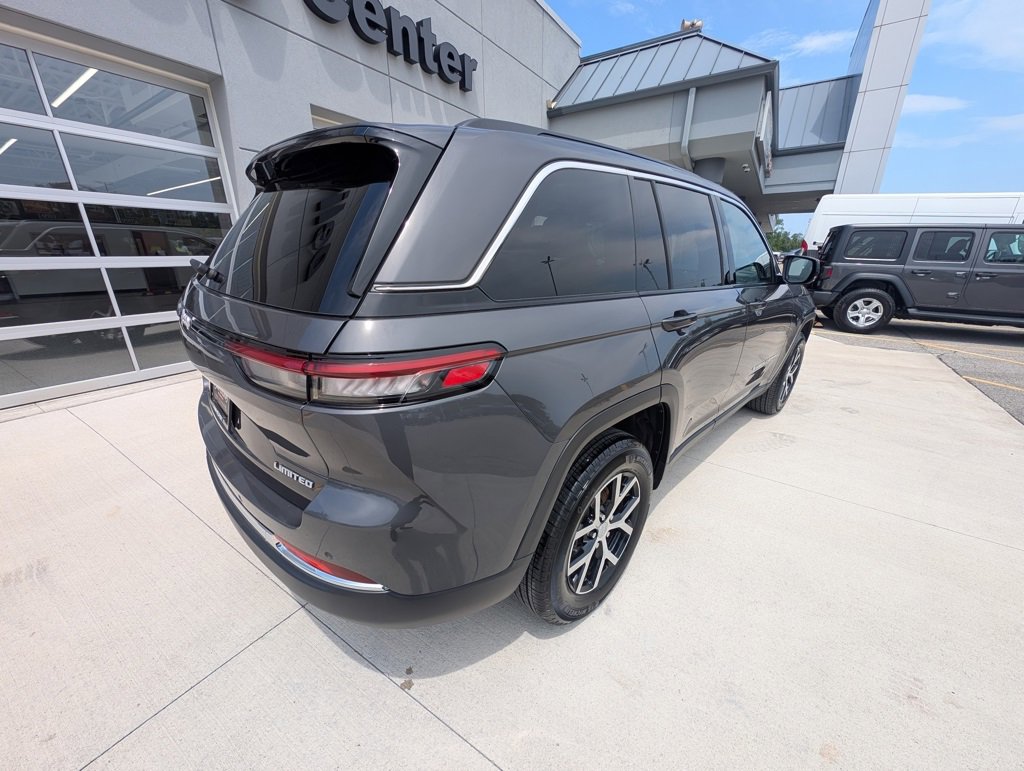 Used 2024 Jeep Grand Cherokee Limited image 5
