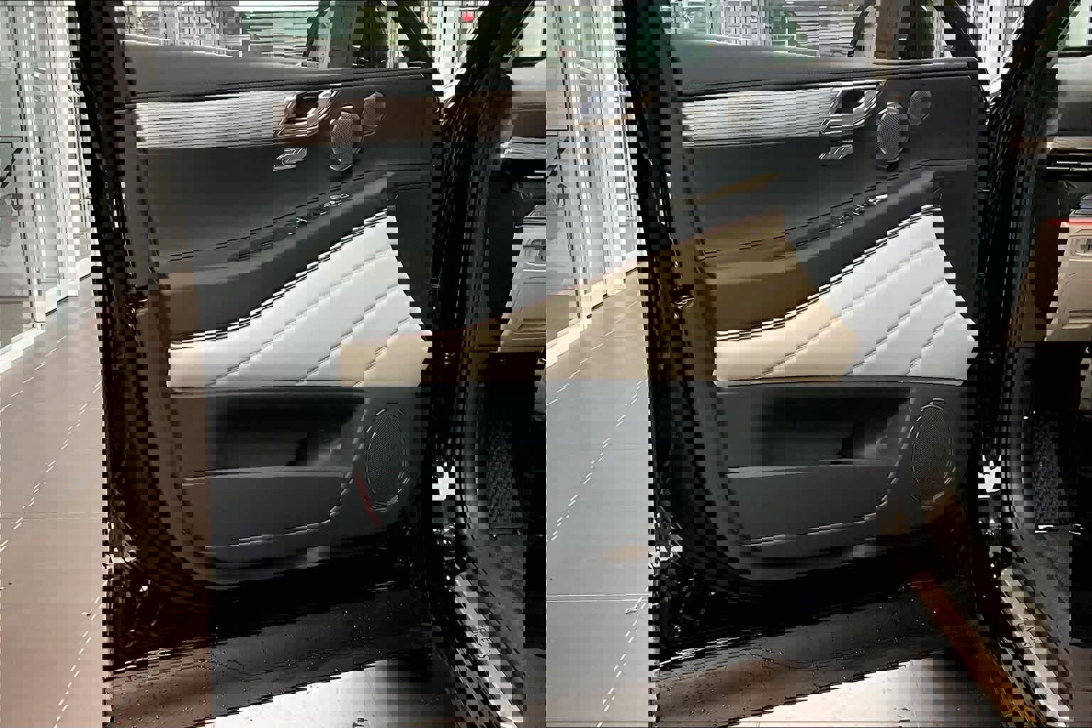 Used 2025 Genesis GV80 3.5T Prestige image 22