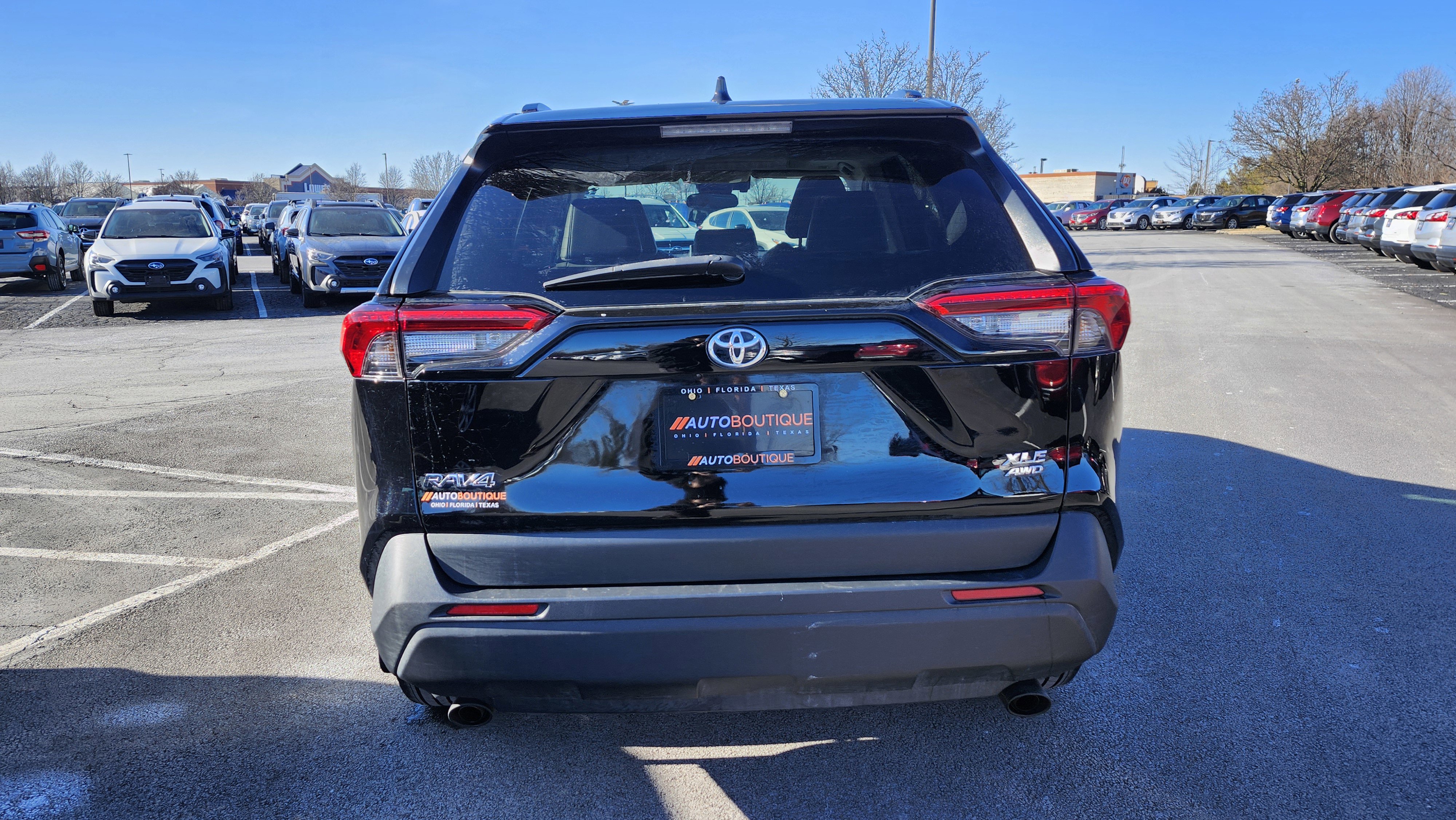 Used 2023 Toyota RAV4 XLE Premium image 17