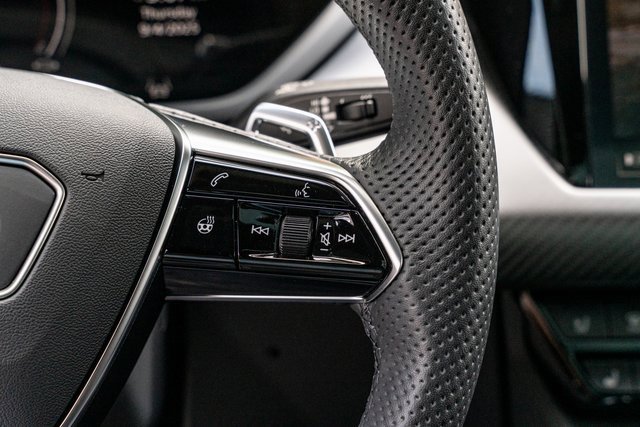 Used 2023 Audi e-tron GT Prestige image 13