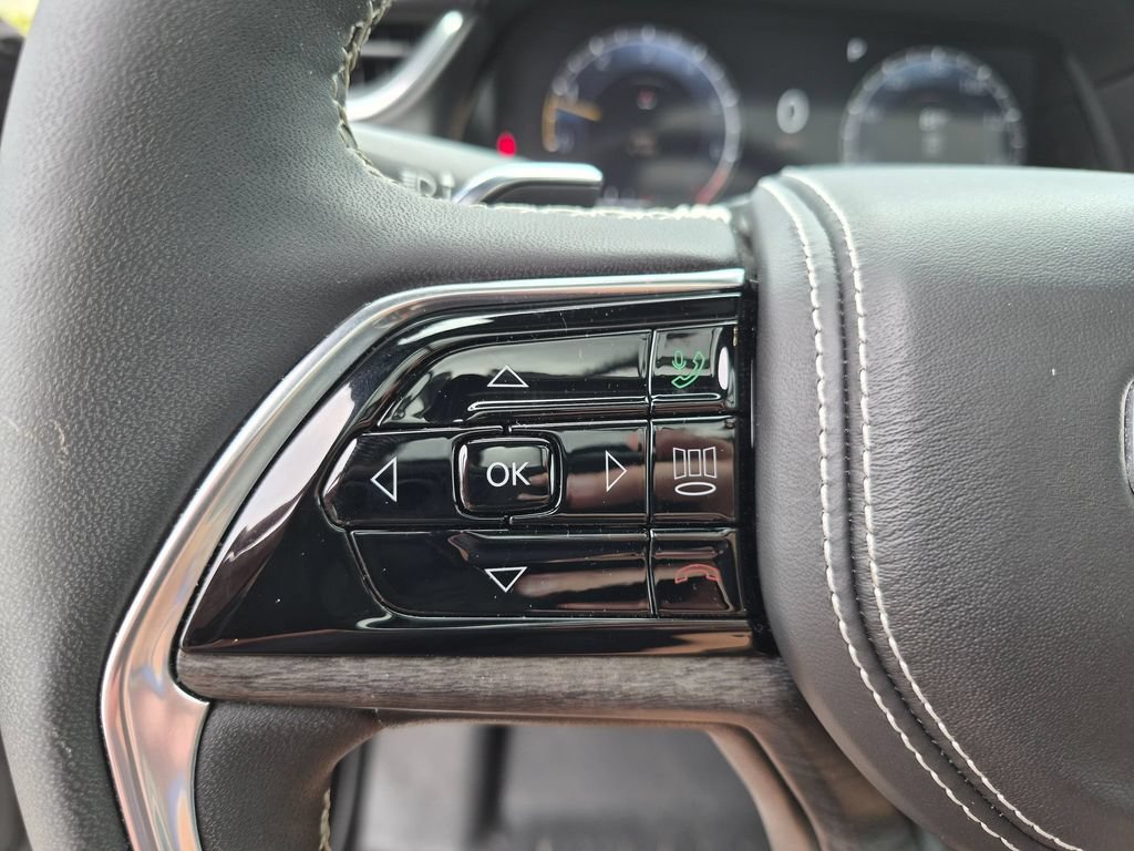 Used 2024 Jeep Grand Cherokee Overland w/ Luxury Tech Group IV AWD/4WD image 14