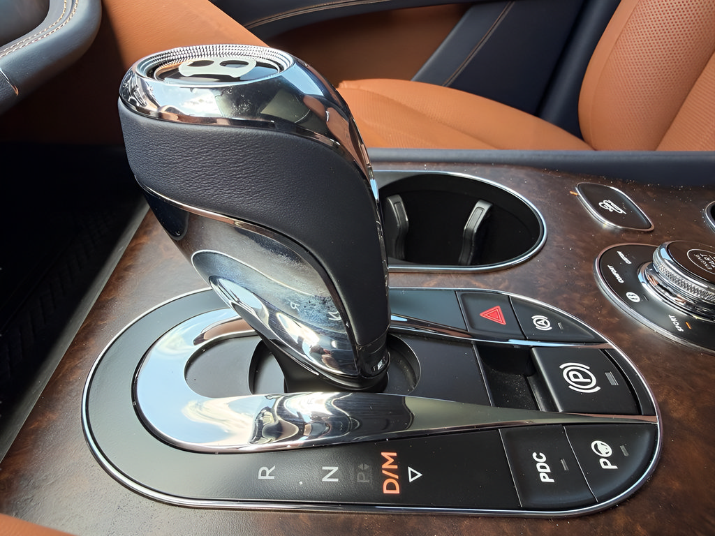 Used 2023 Bentley Bentayga AWD/4WD image 89