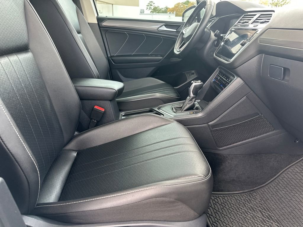 Used 2022 Volkswagen Tiguan SE image 39