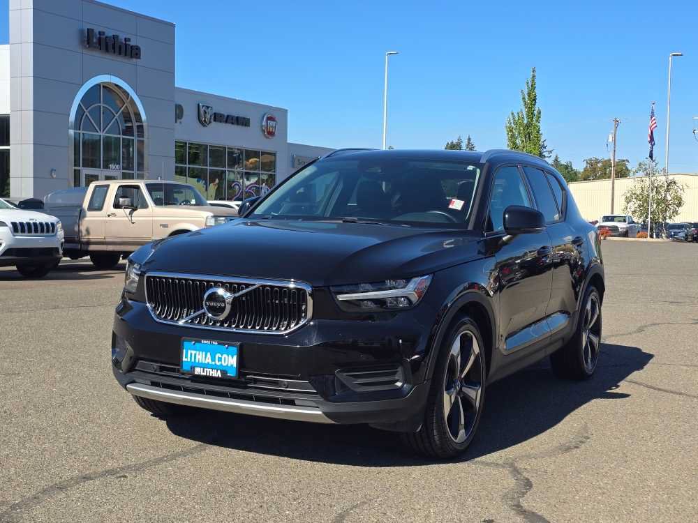 Used 2019 Volvo XC40 T5 Momentum AWD/4WD image 1