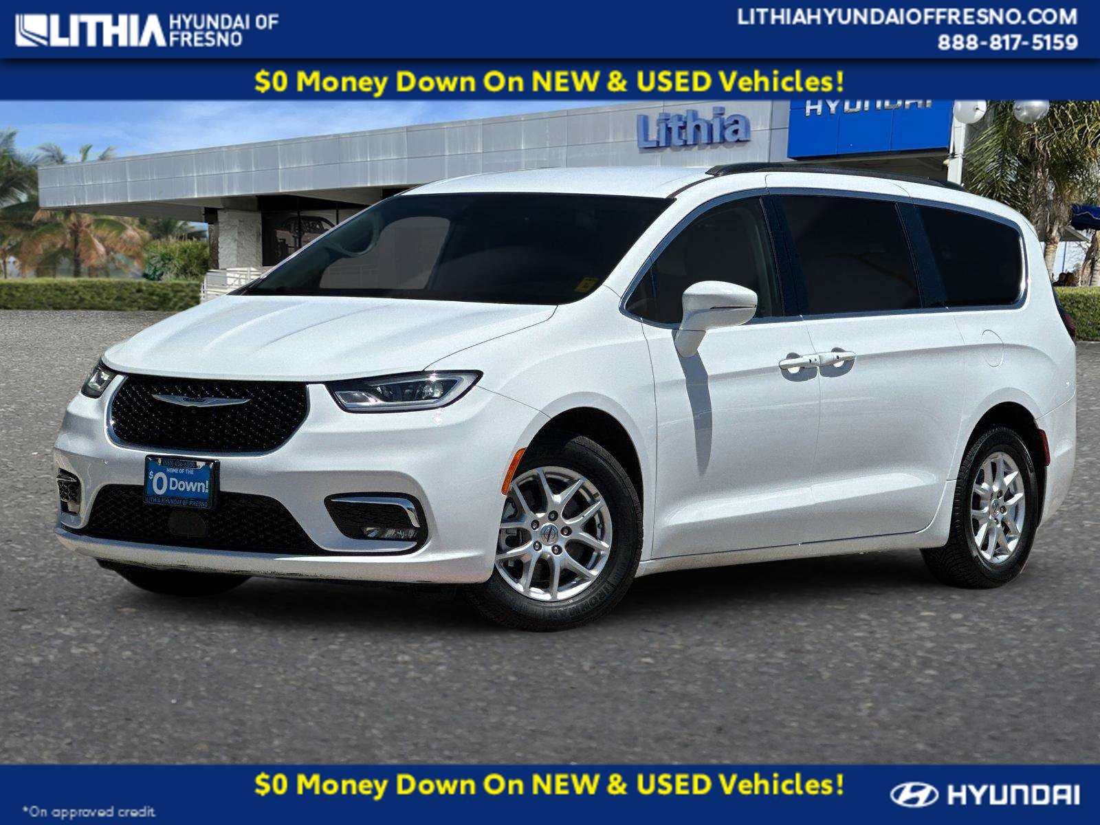 Used 2022 Chrysler Pacifica Touring-L FWD image 1