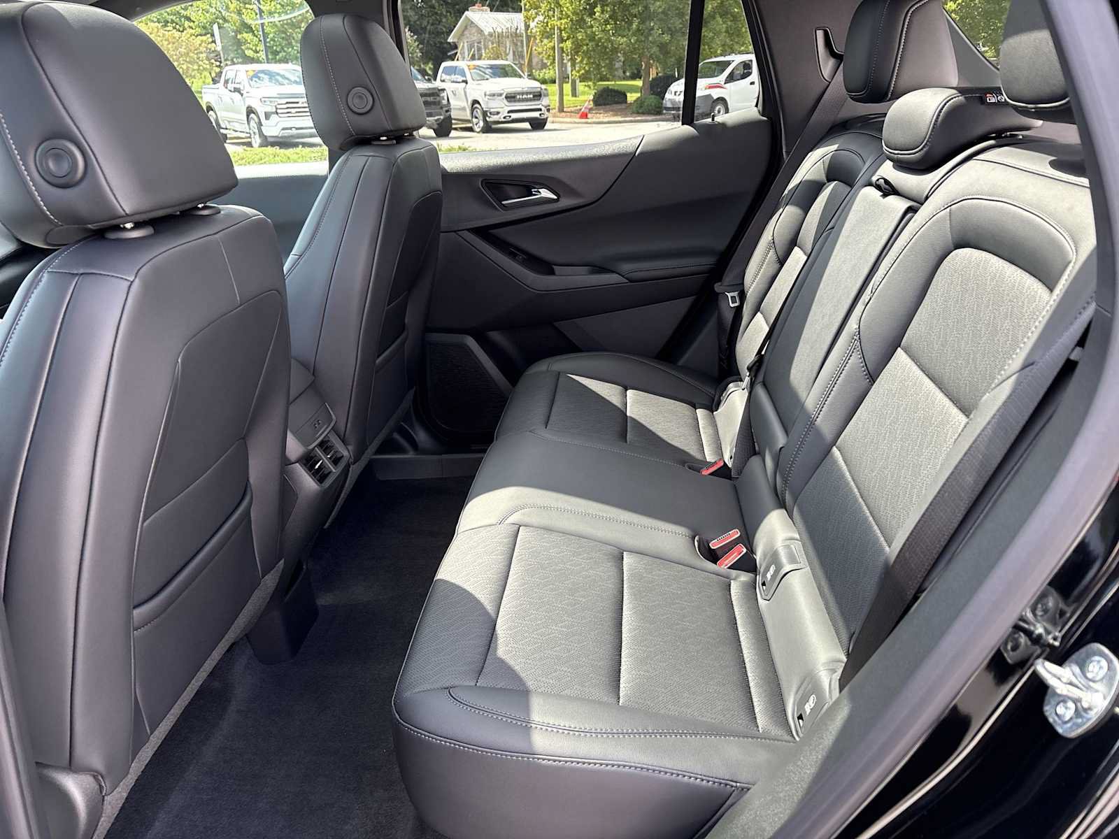 New 2027 Chevrolet Equinox LT w/ Convenience Package II AWD/4WD image 25