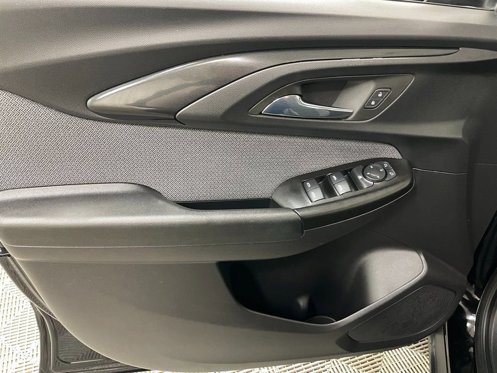 Used 2023 Chevrolet TrailBlazer LT w/ Convenience Package image 23