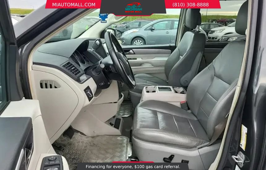 Used 2011 Volkswagen Routan SEL image 9